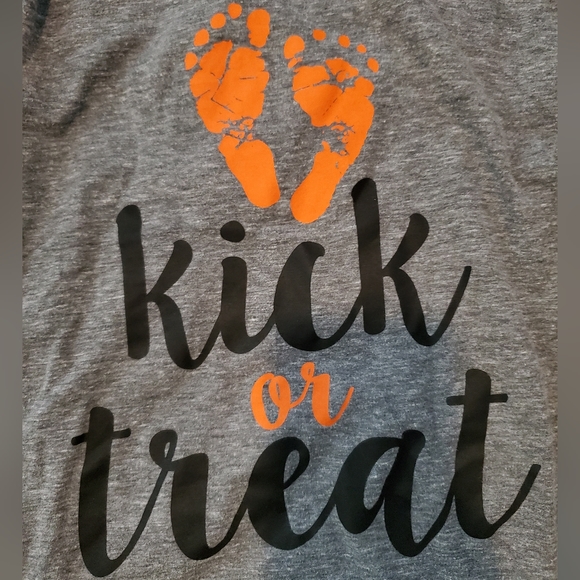 Maternity Halloween shirt size Medium "Kick or Treat" - Picture 2 of 3